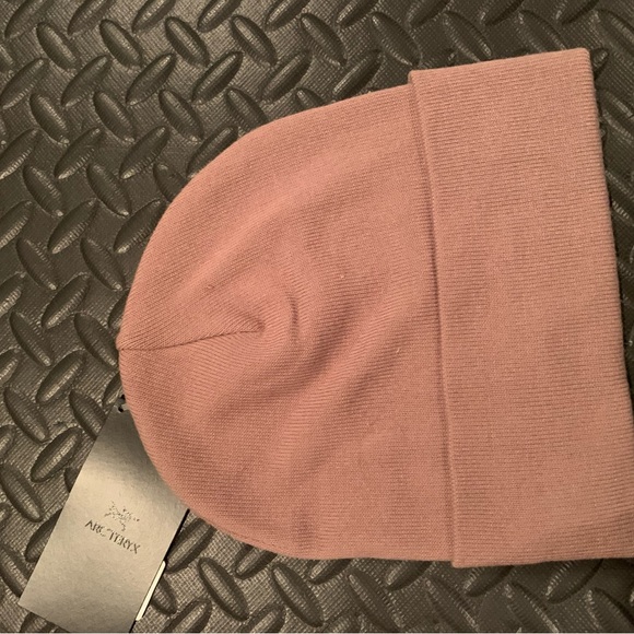 Brand New Arc’Teryx Word Toque. - Picture 2 of 2